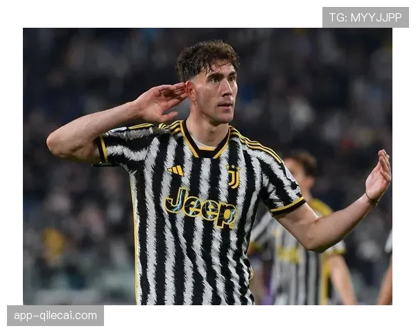 特写瞬间：绝平后，弗拉霍维奇脱衣庆祝吃到黄牌